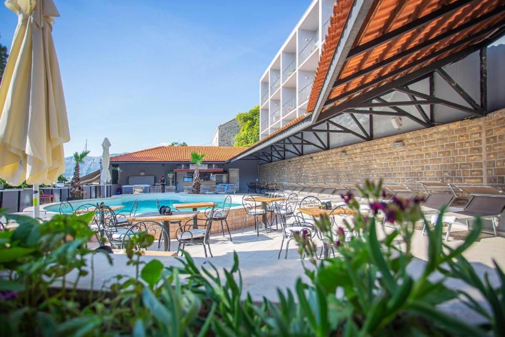 Hotel Lumbarda Buitenkant foto