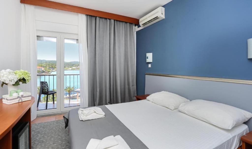 Hotel Lumbarda Buitenkant foto