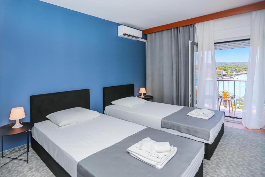 Hotel Lumbarda Buitenkant foto