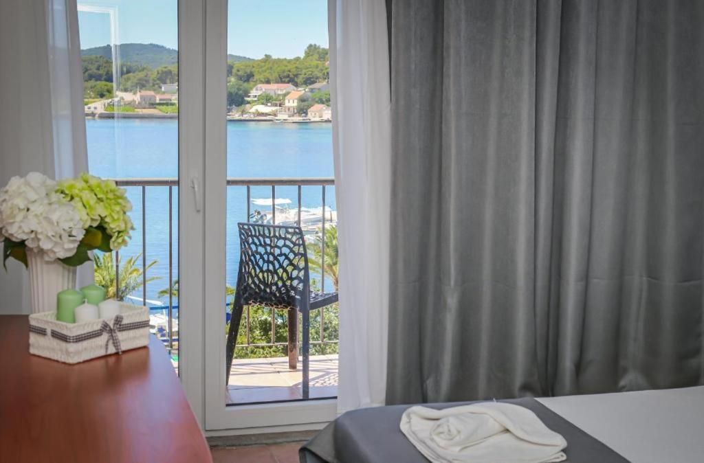 Hotel Lumbarda Buitenkant foto
