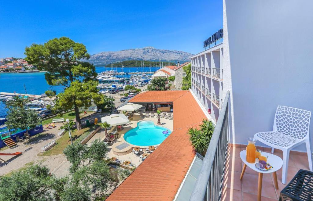 Hotel Lumbarda Buitenkant foto