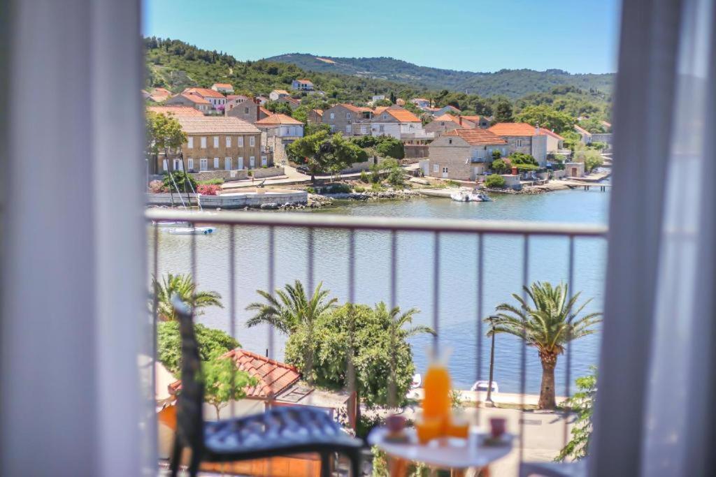 Hotel Lumbarda Buitenkant foto